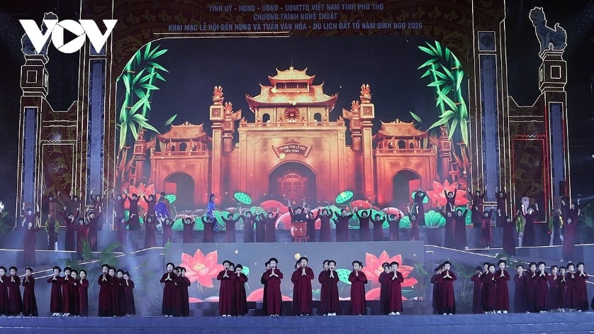 more than 60,000 pilgrims attend hung kings temple festival in first three days picture 3