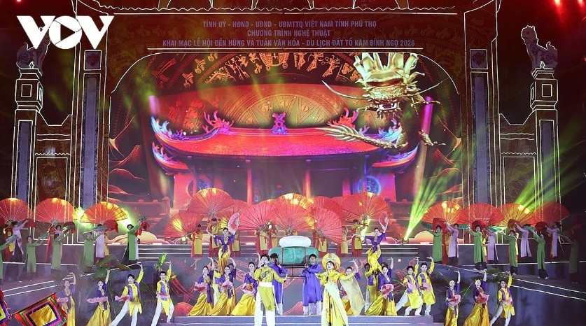 more than 60,000 pilgrims attend hung kings temple festival in first three days picture 4