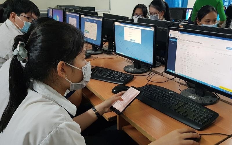 tu nam 2027 thi tot nghiep tren may lo trinh da co, nhung ha tang co theo kip hinh anh 2