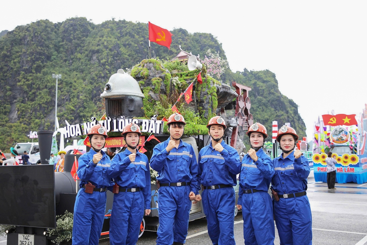 xa, phuong, dac khu o quang ninh khoe ban sac bang xe mo hinh carnaval hinh anh 7