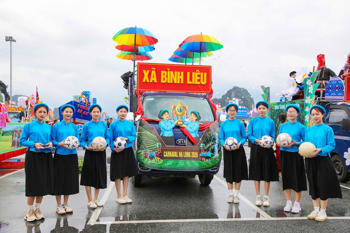 xa, phuong, dac khu o quang ninh khoe ban sac bang xe mo hinh carnaval hinh anh 9