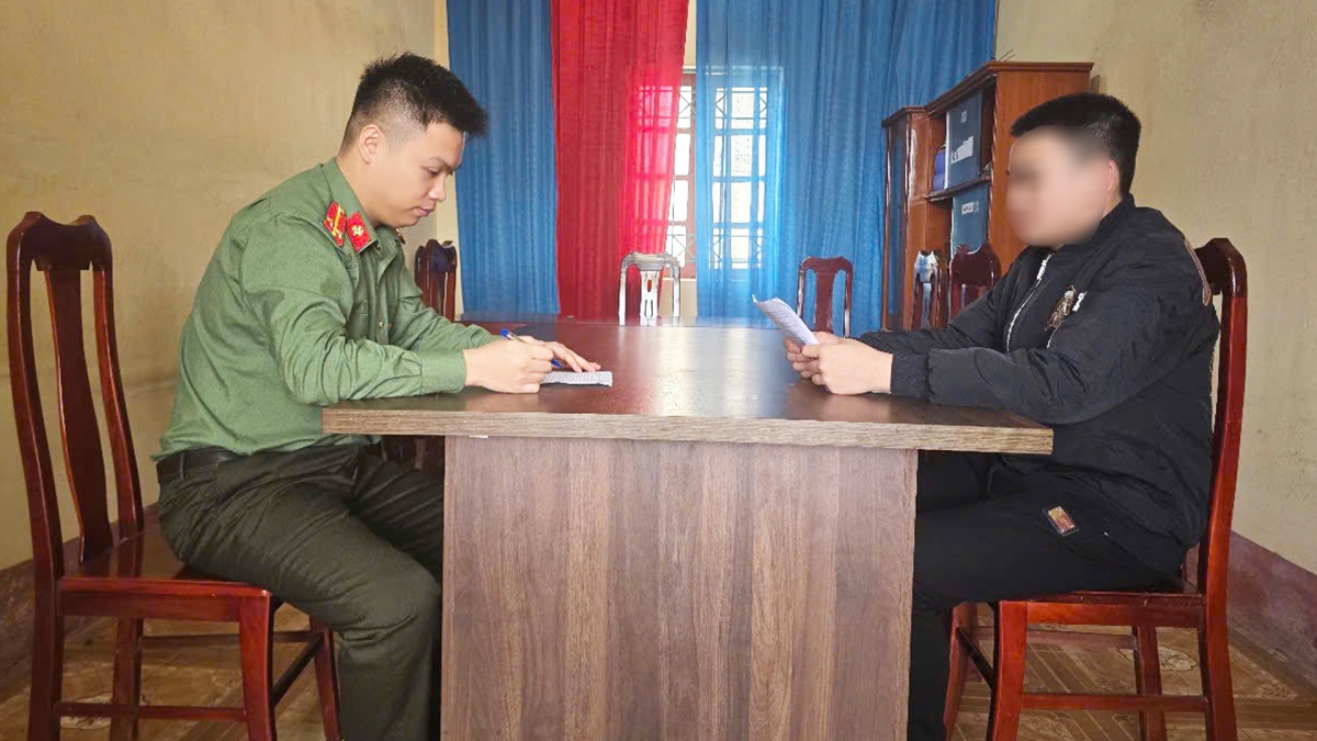 thieu nien 17 tuoi bi xu phat gan 4 trieu dong vi xuat canh trai phep hinh anh 1