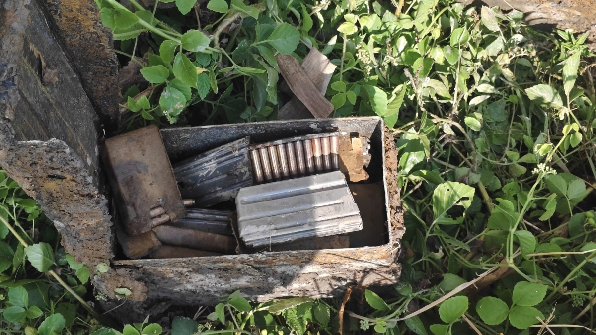 phat hien, thu gom 2 luu dan va hon 600 vien dan nguy hiem o vinh long hinh anh 1