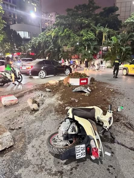 cong an dang xac minh nu tai xe co thu sau va cham lien hoan o khu do thi ha noi hinh anh 1