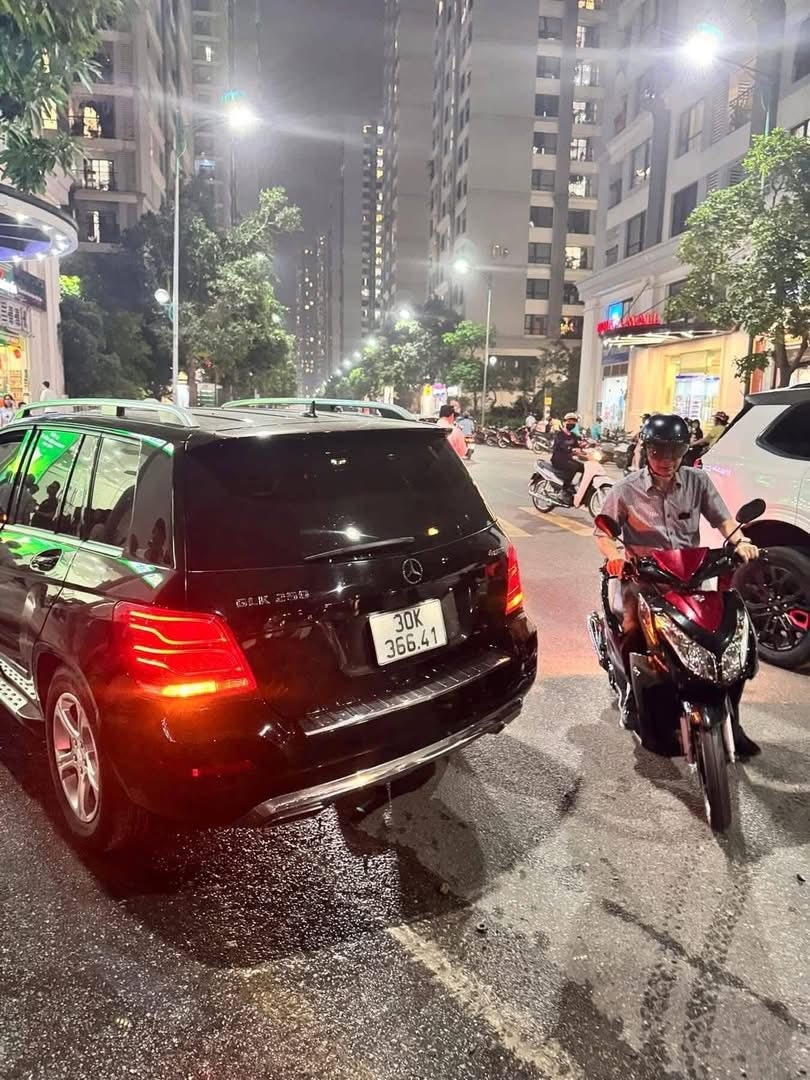 cong an dang xac minh nu tai xe co thu sau va cham lien hoan o khu do thi ha noi hinh anh 2