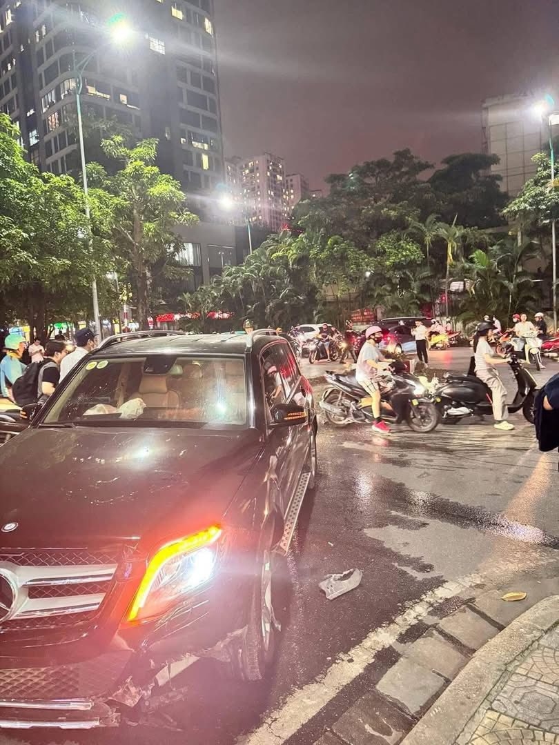 cong an dang xac minh nu tai xe co thu sau va cham lien hoan o khu do thi ha noi hinh anh 3