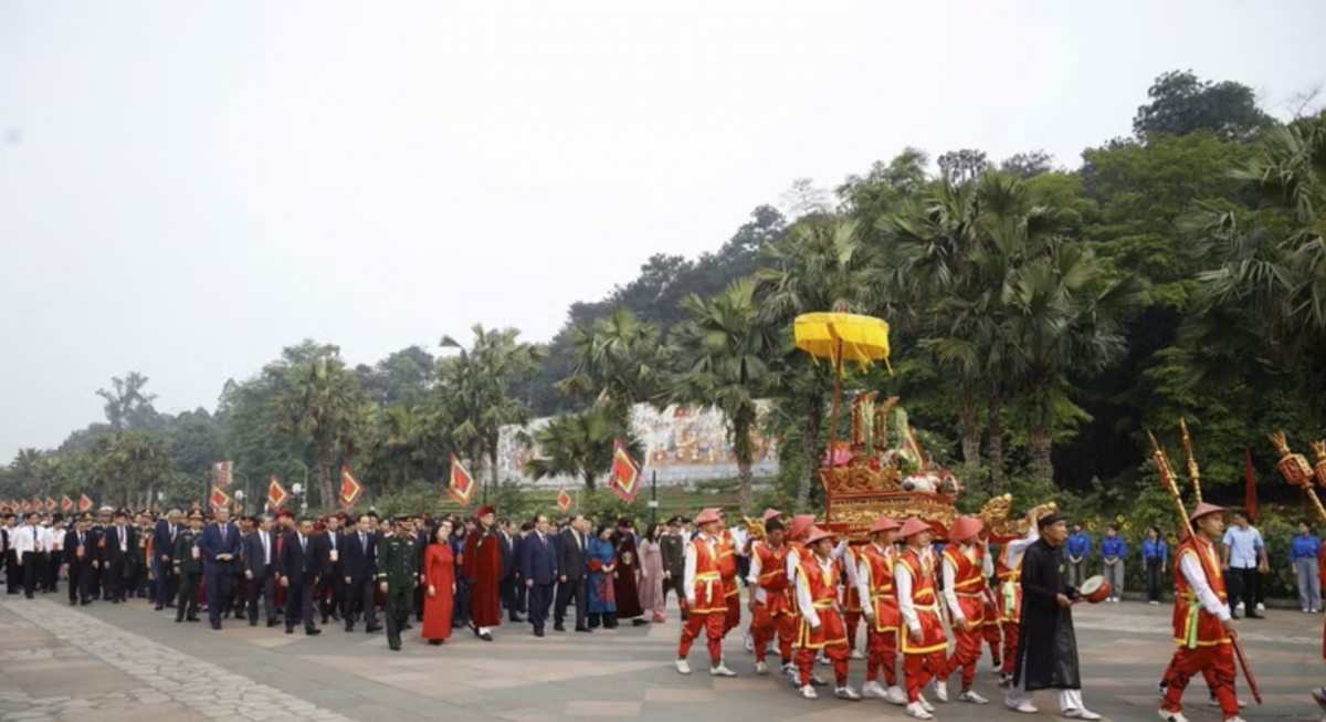 party chief, state president to lam pays tribute to hung kings picture 3