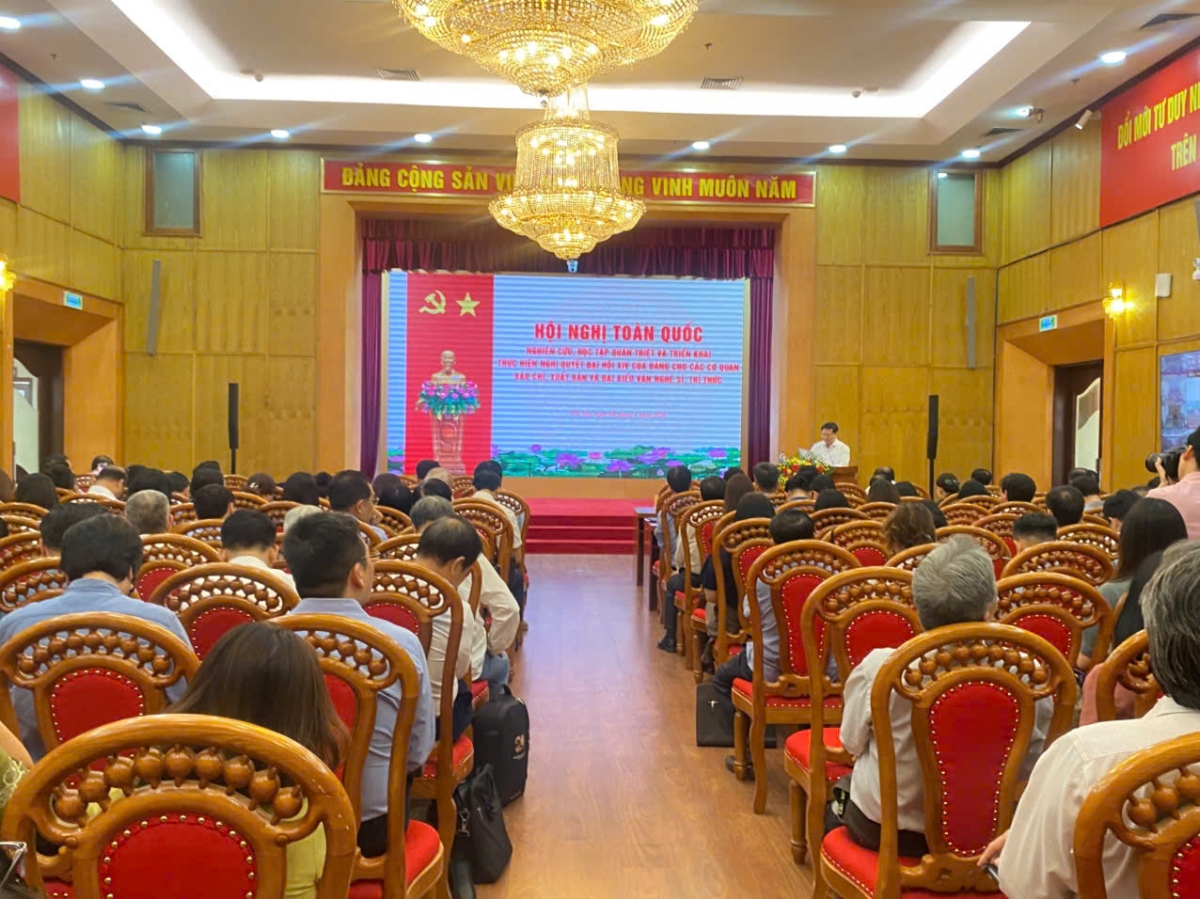 quan diem ve bao chi trong van kien Dai hoi chuyen nghiep, nhan van, hien dai hinh anh 2