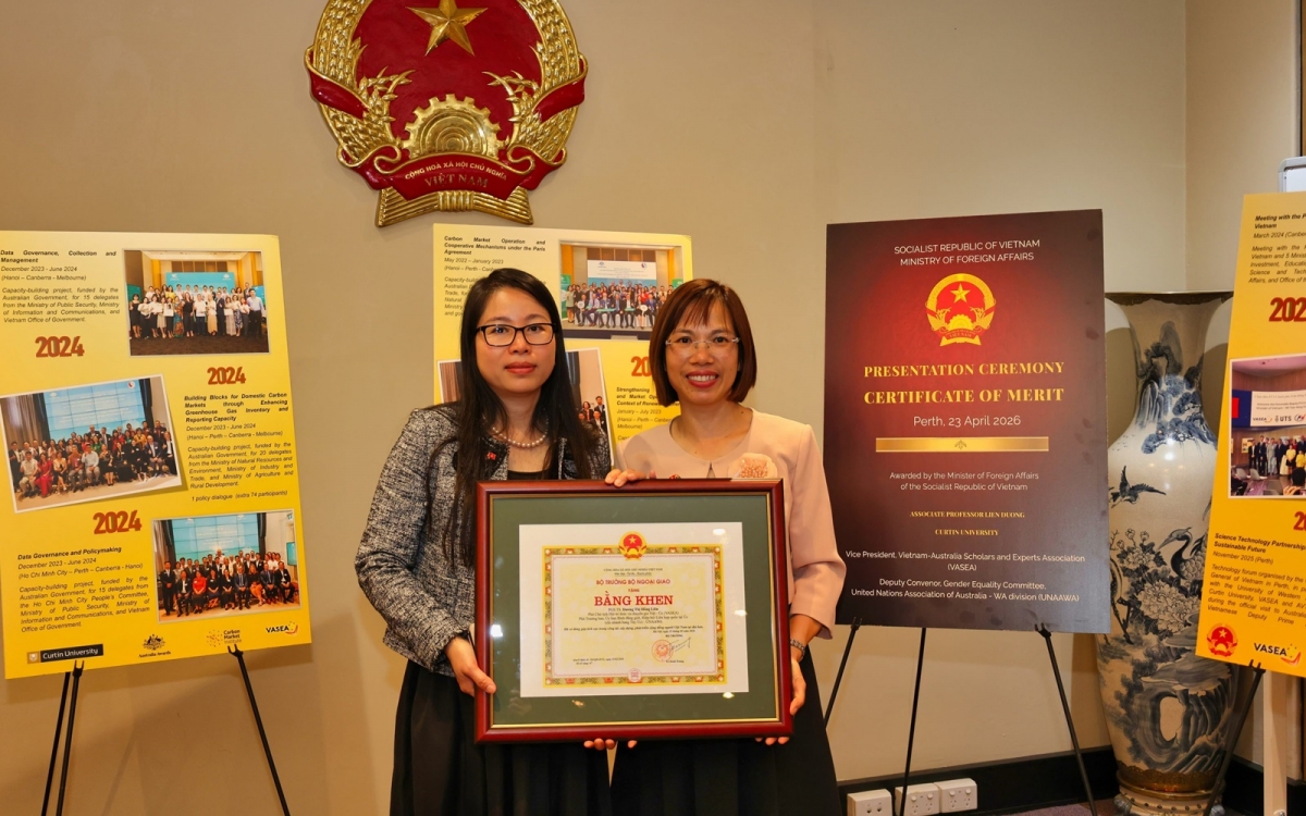 vinh danh nha nghien cuu nguoi viet tai australia duong thi hong lien hinh anh 1