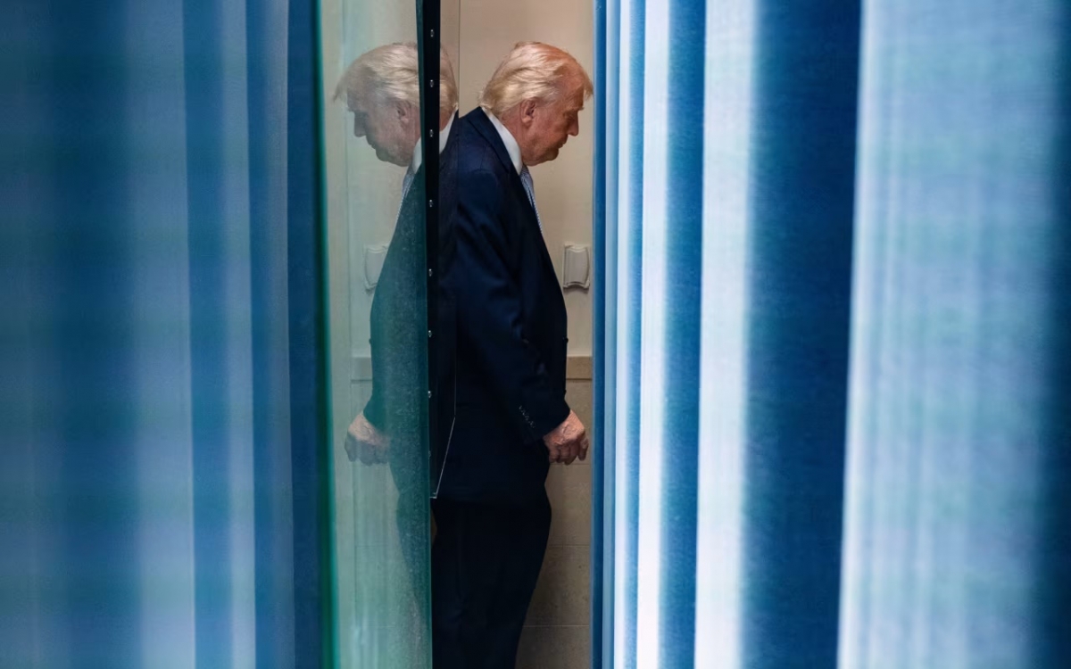 suc ep noi bo len tong thong trump ve cuoc chien voi iran hinh anh 1