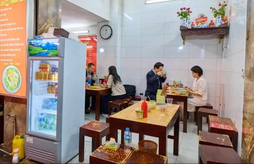 vietnamese cuisine gains global spotlight through leaders street food moments picture 2