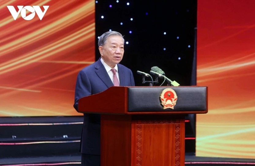 vietnam s top leader attends anniversary of public security advisory force picture 2