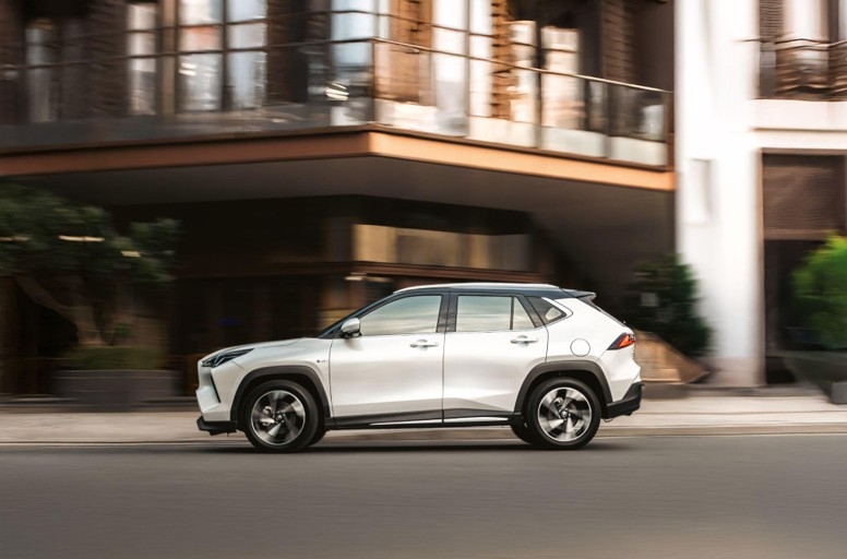 gia ban tiem can xe xang, chi phi van hanh re - yaris cross hev tang doanh so hinh anh 1