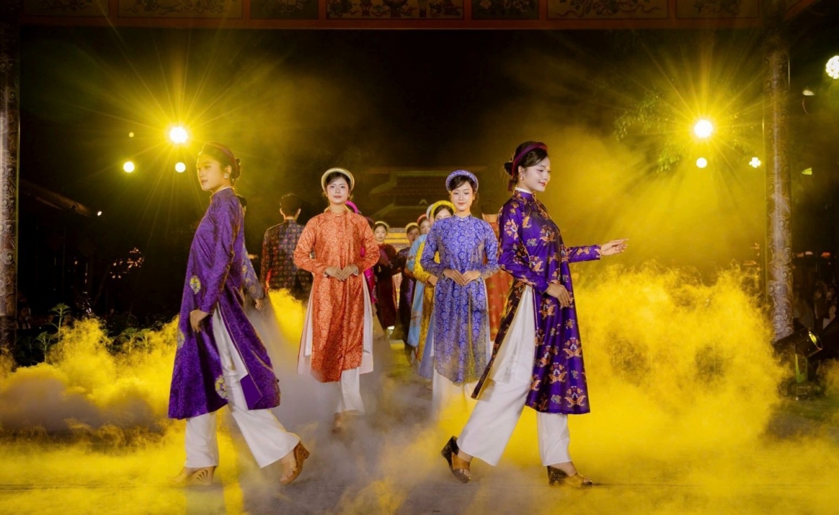 chuong trinh hoang cung huyen ao tai Dai noi hue mien phi phuc vu cong dong hinh anh 6