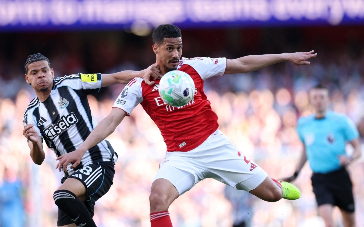 truc tiep arsenal 1-0 newcastle eberechi eze ghi ban dep mat hinh anh 5