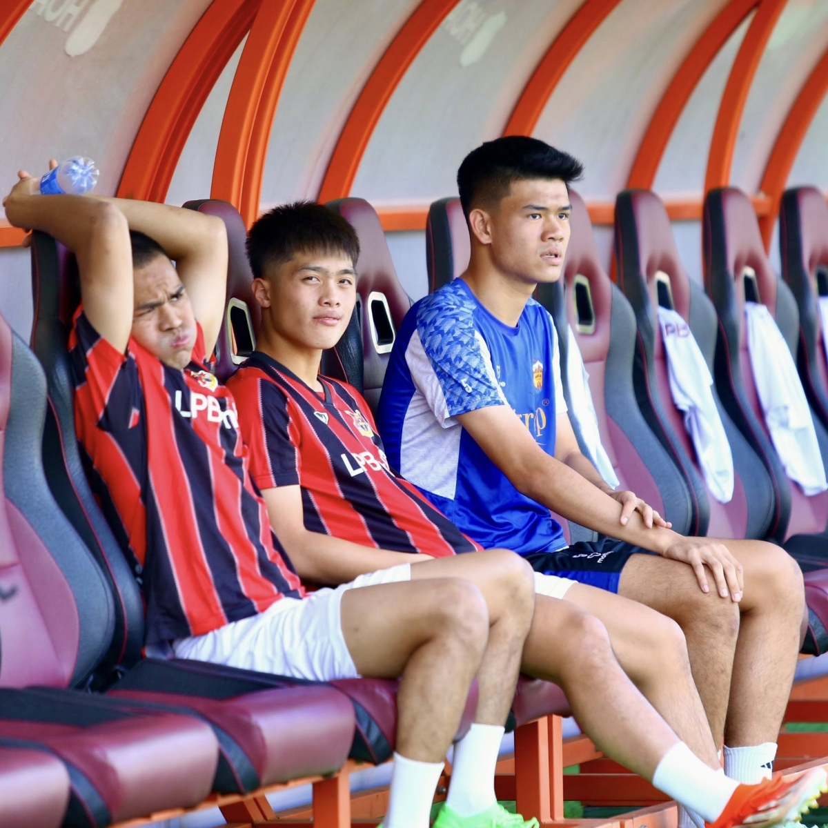 ket qua bong da vong 17 v-league toi 5-4 ninh binh nguoc dong thang hagl hinh anh 14