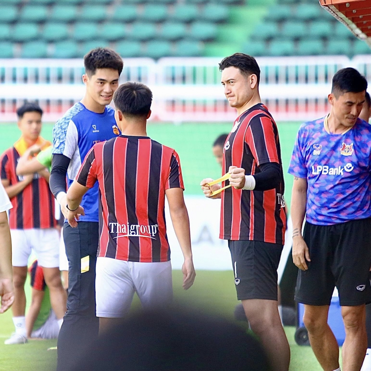 ket qua bong da vong 17 v-league toi 5-4 ninh binh nguoc dong thang hagl hinh anh 12