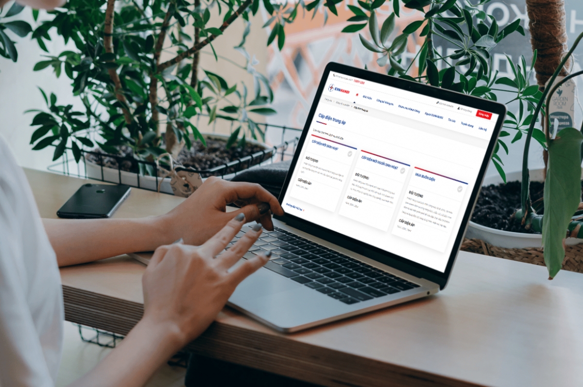 evnhanoi dua dich vu cap dien trung ap len nen tang internet hinh anh 1