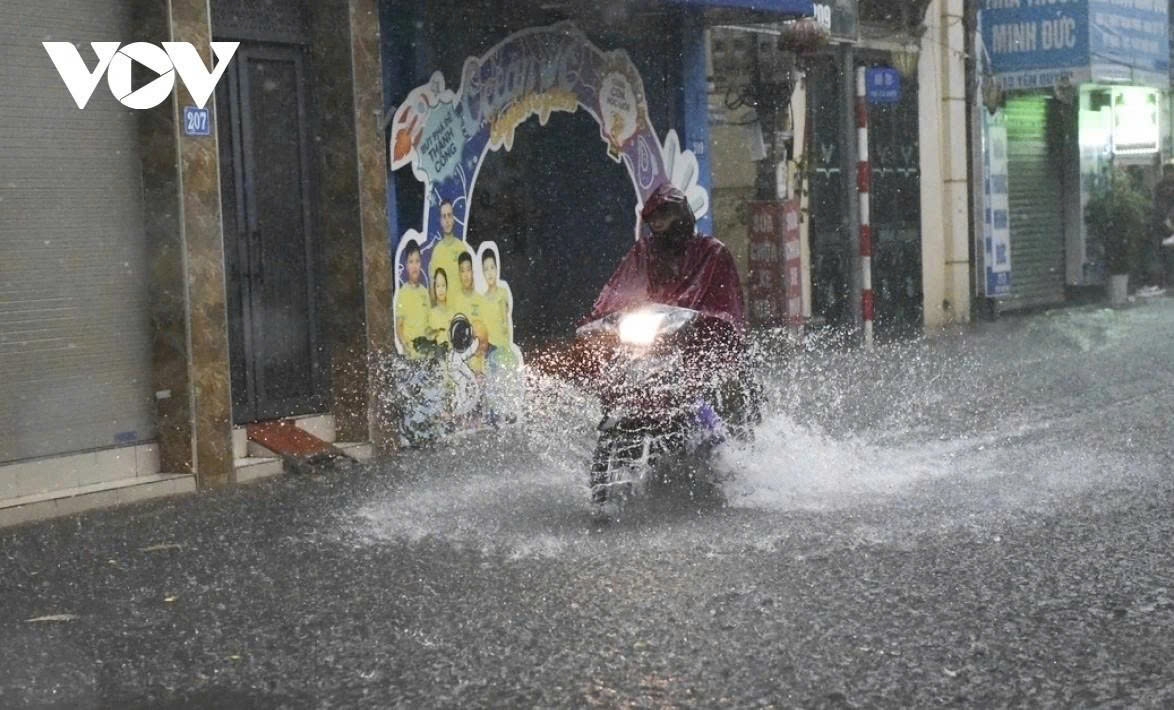 thoi tiet ngay 27 4 bac bo mua rao, ha noi co noi mua to hinh anh 1