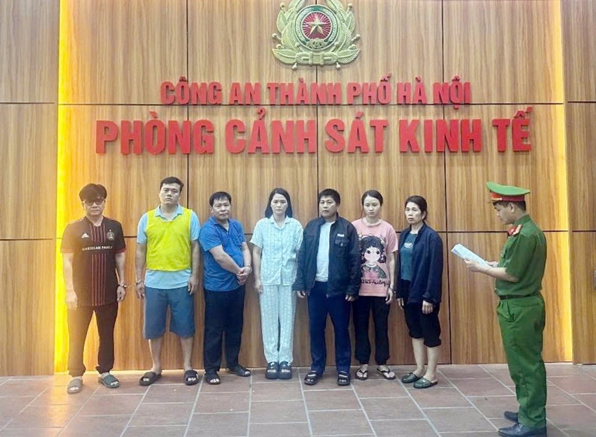 cac doi tuong tuon thit lon benh vao truong hoc da moc noi voi can bo kiem dich hinh anh 1