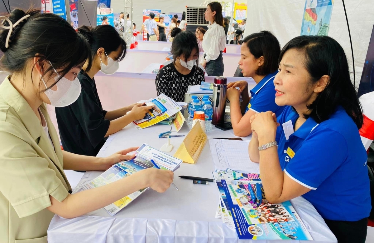 thu hep khoang cach dao tao - viec lam can bat dau tu dau hinh anh 2