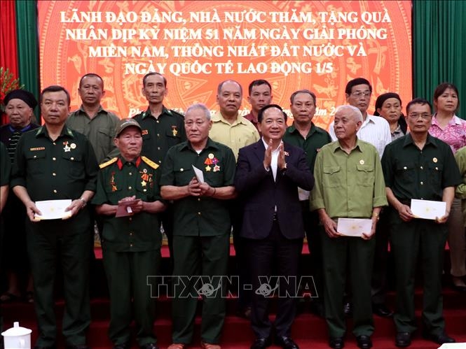 truong ban tuyen giao va dan van trung uong tang qua cac gia dinh chinh sach hinh anh 4