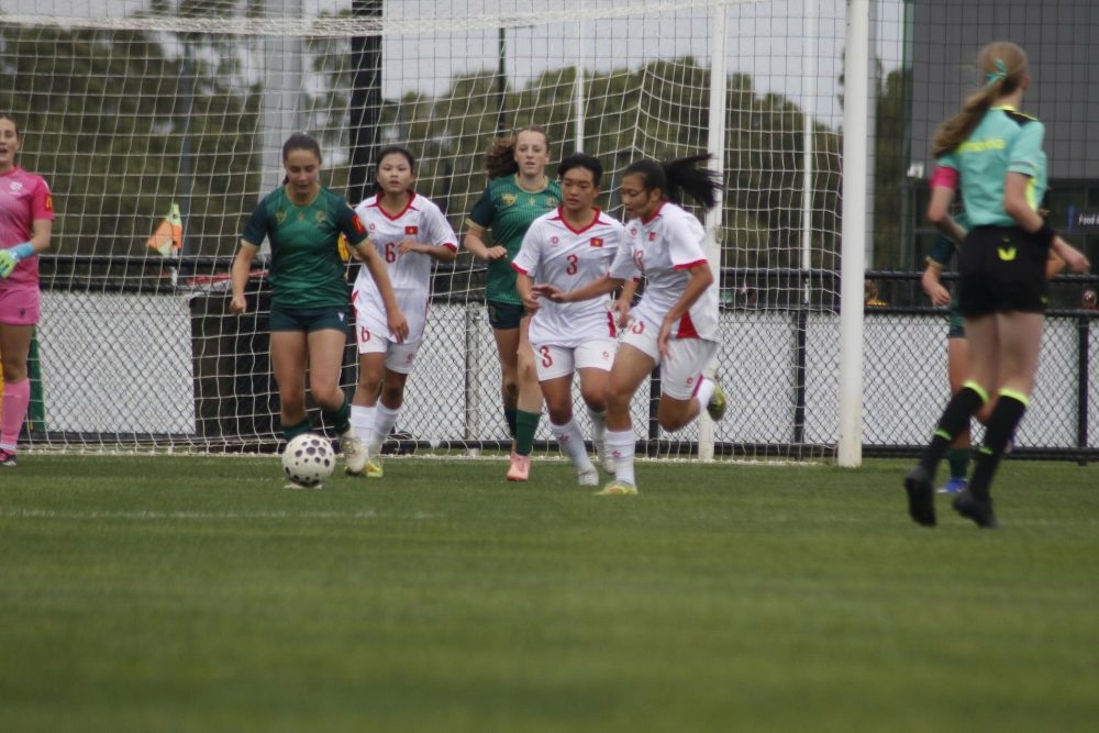 ket qua bong da hom nay 11 4 u15 nu viet nam co chien thang dau tay o australia hinh anh 2