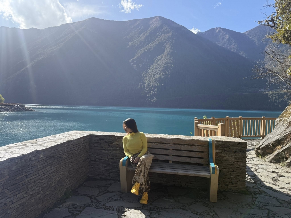 uyen linh khoe anh trai nghiem thu vi khi di du lich tay tang hinh anh 6