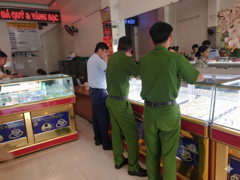 nhieu cua hang kinh doanh vang khong ro nguon goc bi xu phat hinh anh 1