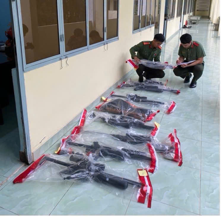 truy to 10 bi can ve cac toi lien quan vu khi quan dung hinh anh 2