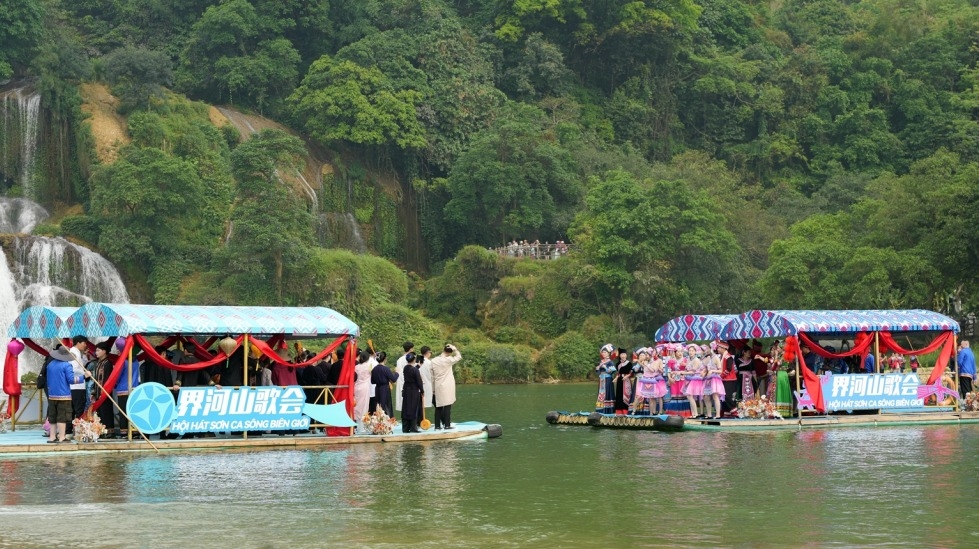 first-ever folk song festival held on vietnam-china border river picture 1