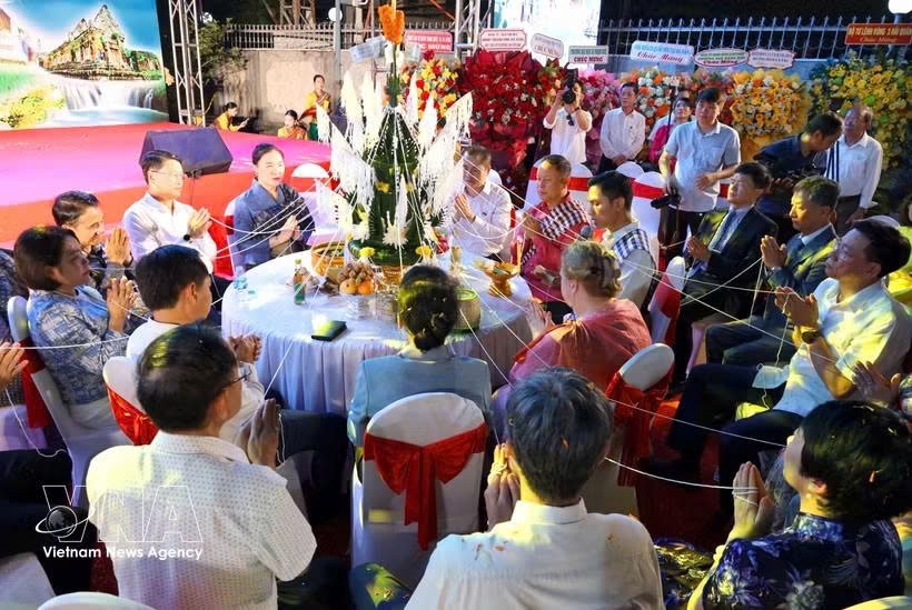 bunpimay celebration in da nang boosts vietnam laos ties picture 1