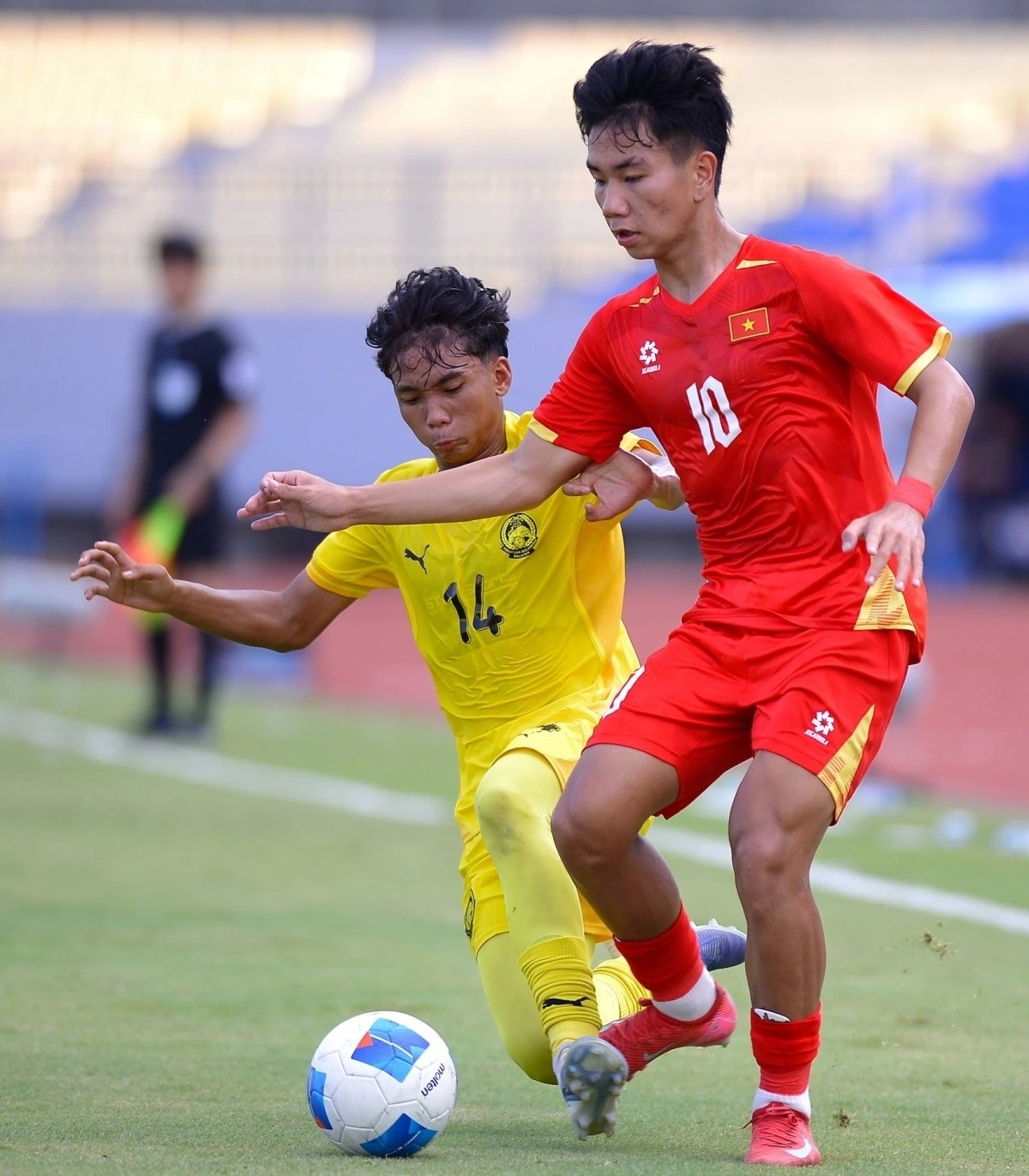 vietnam stun malaysia 4 0 in asean u17 boys championship opener picture 1