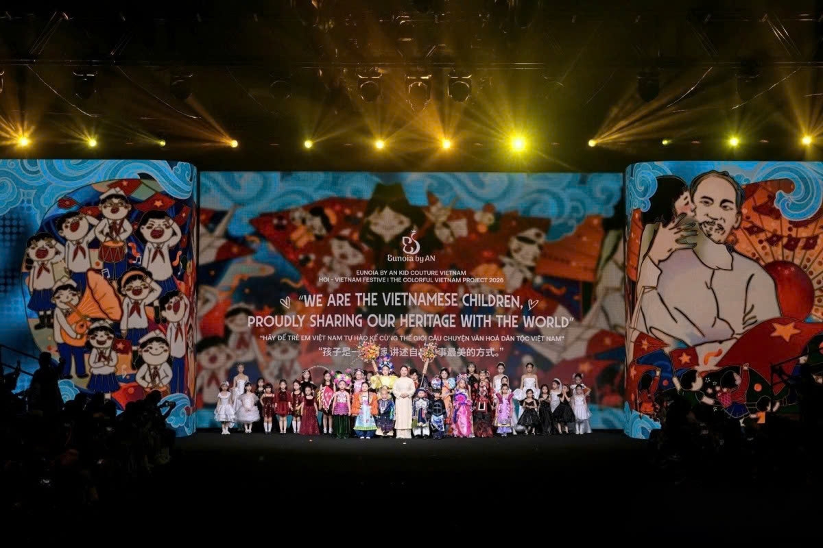 vietnamese child models make impression on shenzhen fashion week runway picture 1