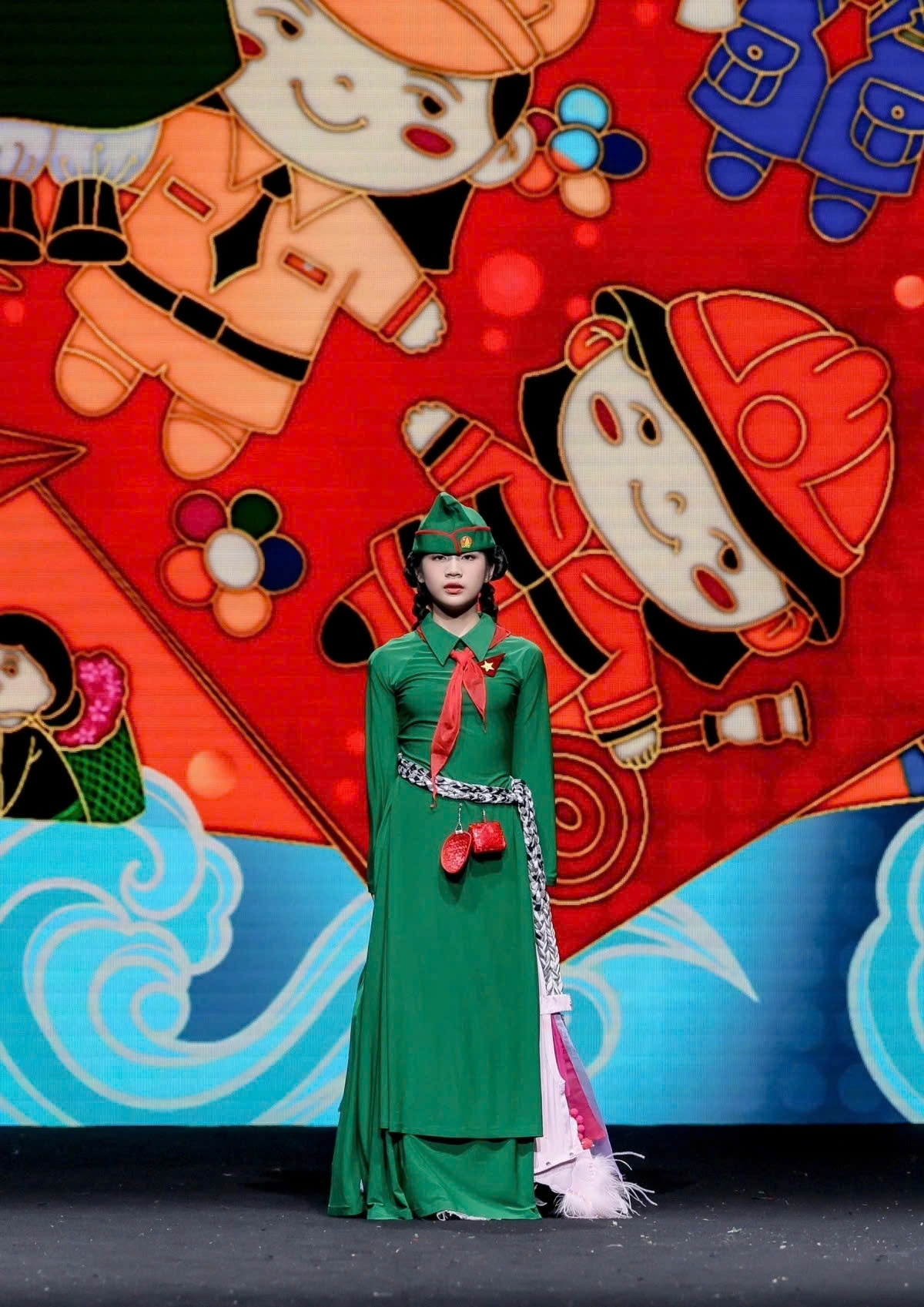 vietnamese child models make impression on shenzhen fashion week runway picture 2