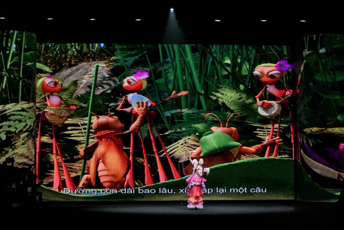 vietnamese child models make impression on shenzhen fashion week runway picture 3