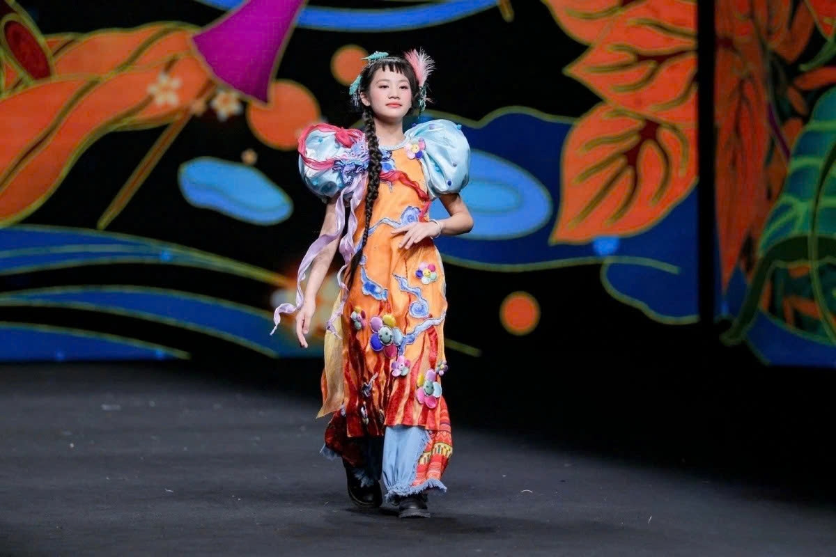 vietnamese child models make impression on shenzhen fashion week runway picture 4