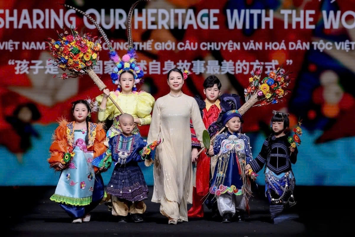vietnamese child models make impression on shenzhen fashion week runway picture 8