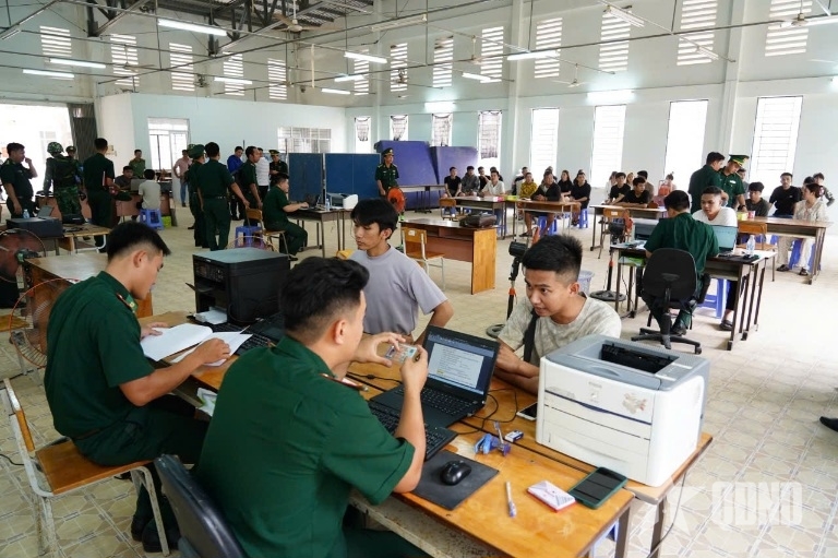 Vietnam receives 33 citizens repatriated from Cambodia