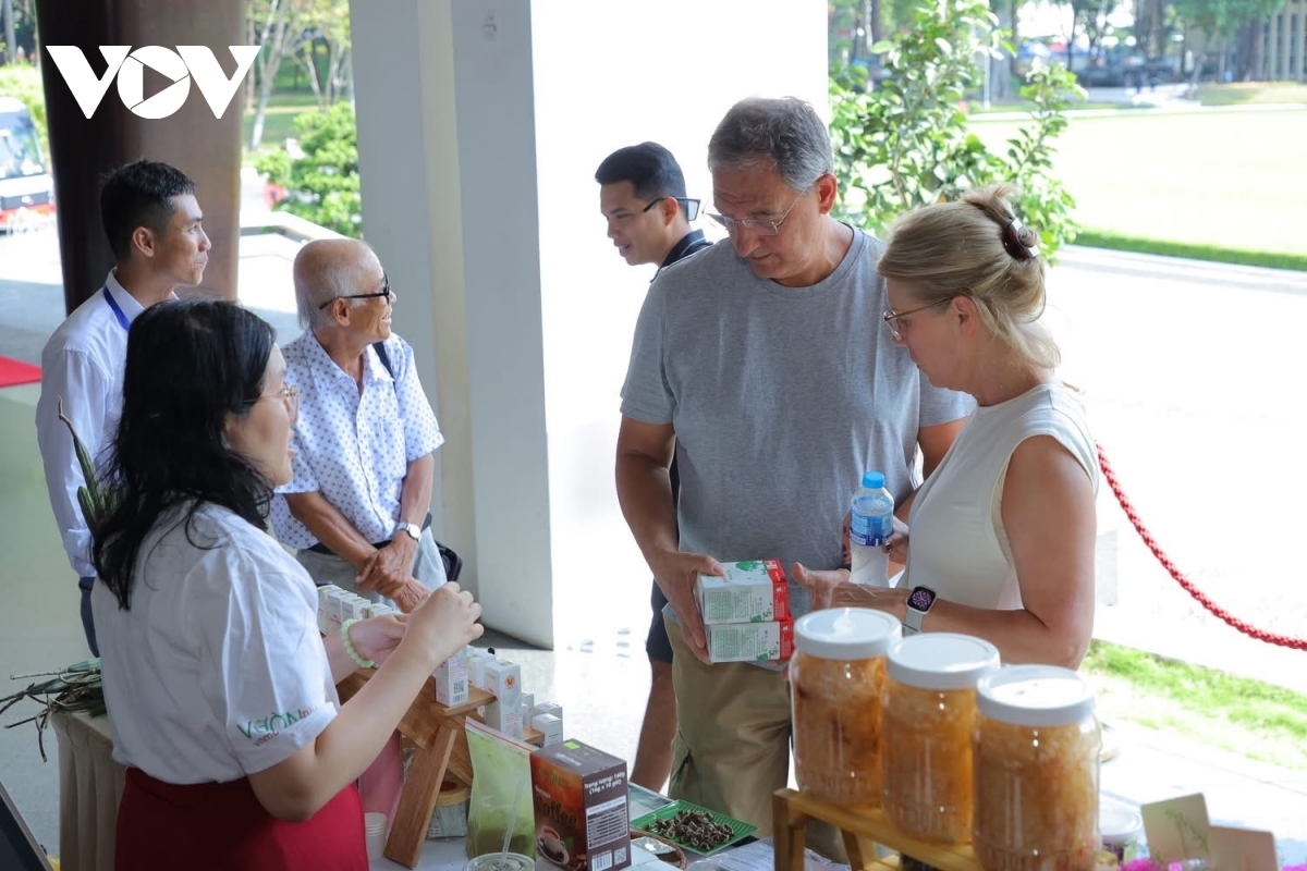 over 580 firms honoured as high-quality vietnamese goods marks 30-year milestone picture 3