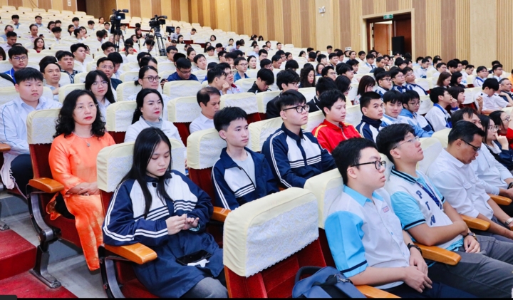 37 Vietnamese students selected for 2026 regional, international Olympiads