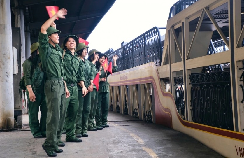 special train in hanoi recalls memories of national reunification picture 2