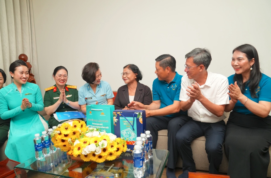 vietnam airlines phoi hop bo quoc phong to chuc chuyen bay mau xanh hinh anh 6