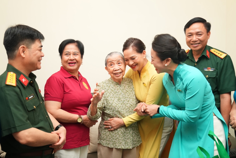 Vietnam Airlines phối hợp Bộ Quốc phòng tổ chức "Chuyến bay màu xanh"