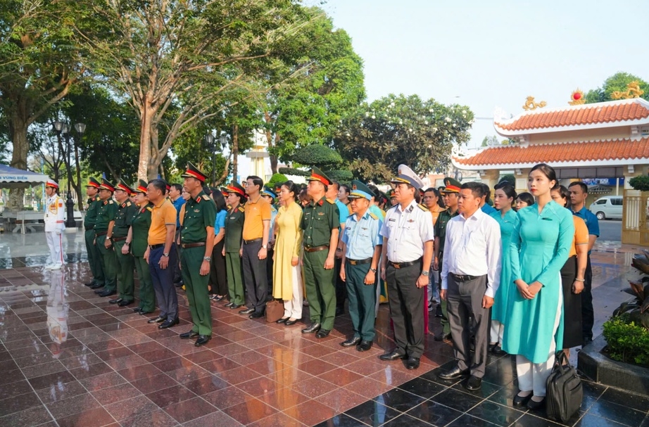 vietnam airlines phoi hop bo quoc phong to chuc chuyen bay mau xanh hinh anh 8