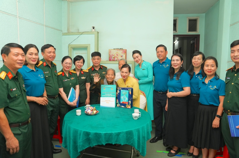 vietnam airlines phoi hop bo quoc phong to chuc chuyen bay mau xanh hinh anh 10