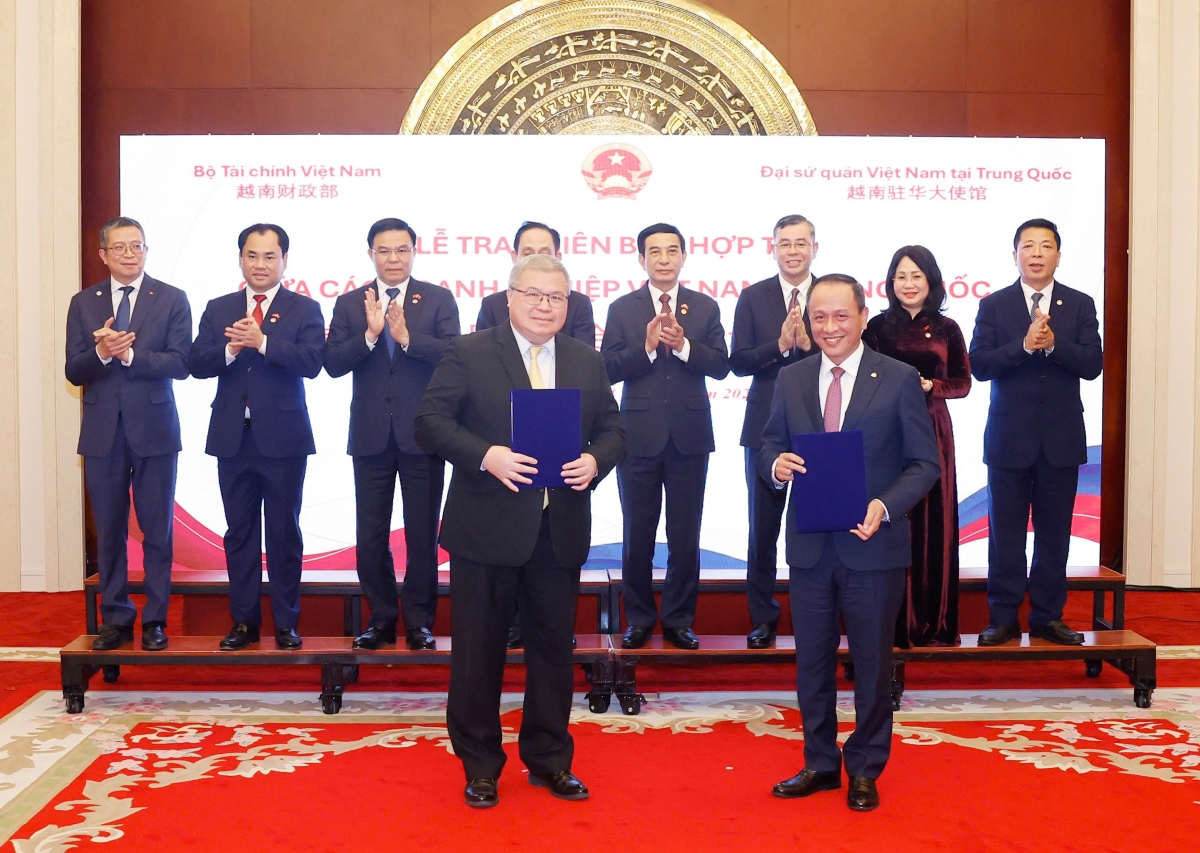 vietnam airlines day manh hop tac quoc te, tang cuong hien dien tai trung quoc hinh anh 1