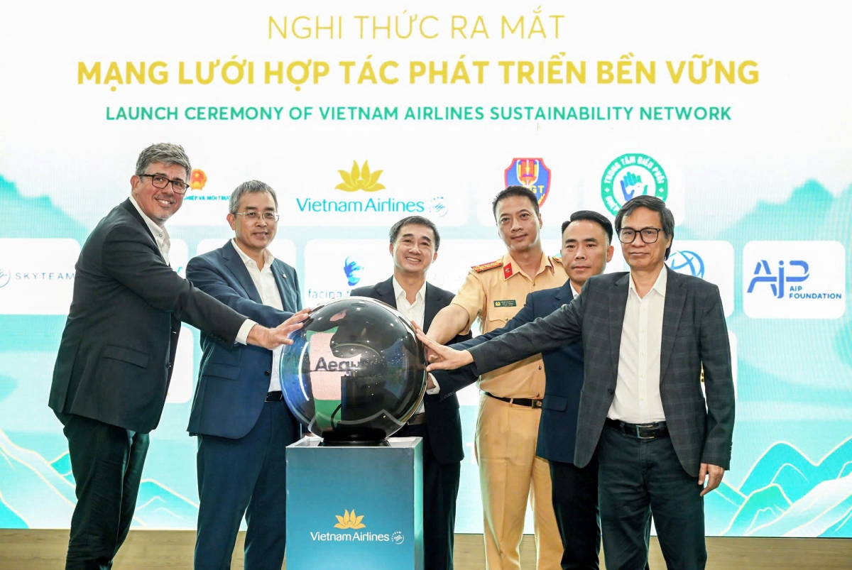 vietnam airlines khoi xuong ket noi phat trien ben vung vi tuong lai xanh hinh anh 1