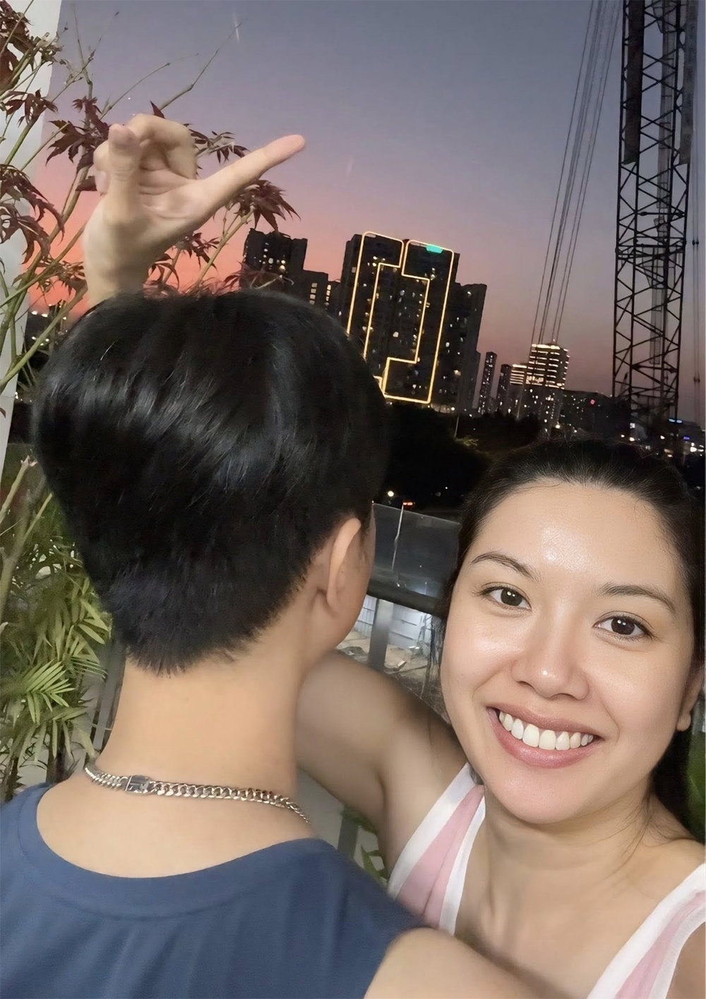 sao viet 7 4 mc quyen linh nhan nhu con gai lo lem trong ngay sinh nhat tuoi 20 hinh anh 14