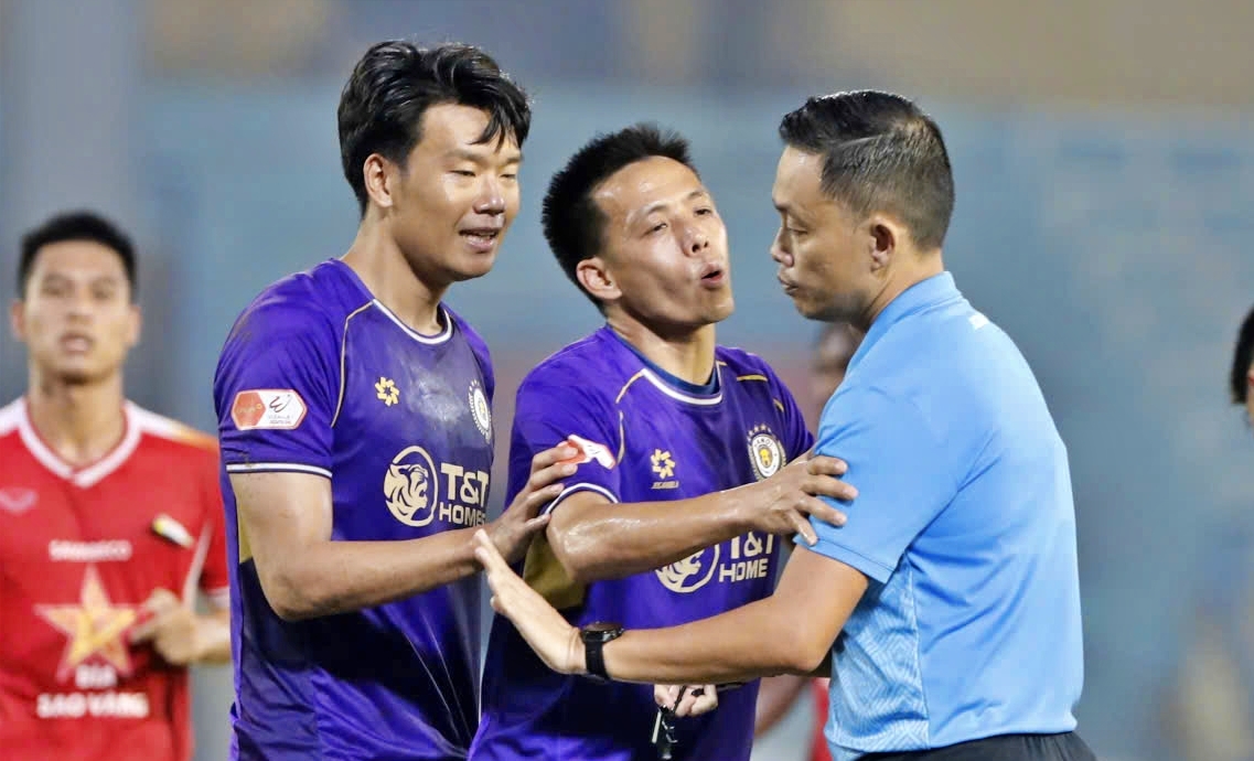 vong 20 v-league 25 26 9 cau thu bi treo gio, ha noi fc va hai phong lo sot vo hinh anh 1